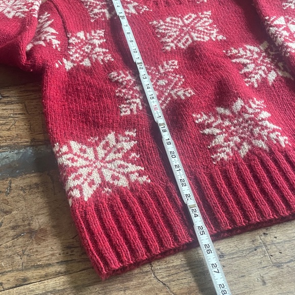 Vintage L.L. Bean 100% Wool Red and Cream Snowflake Sweater - Picture 6 of 7